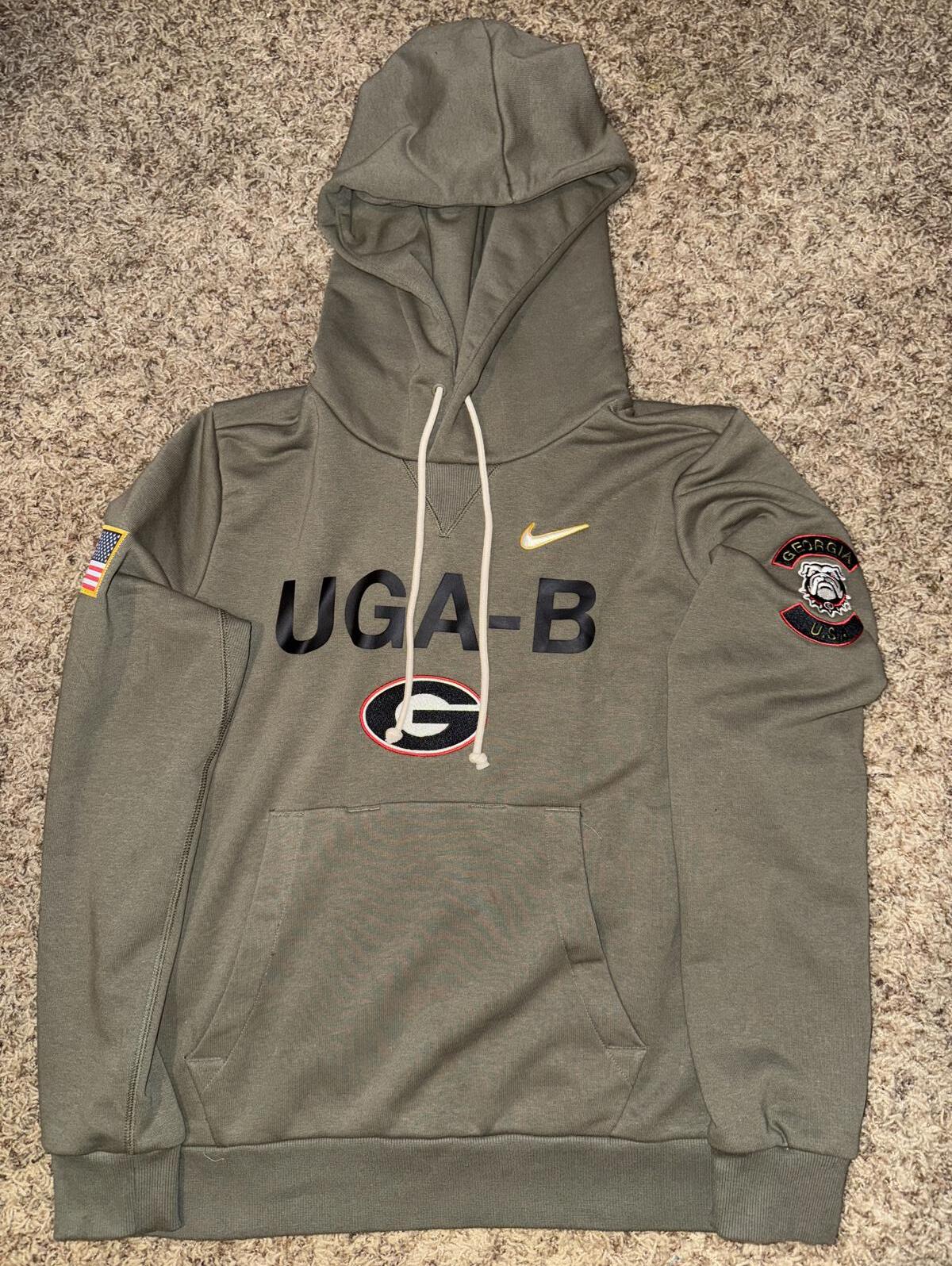 Nike Women’s Uga Georgia Bulldogs Salute To Service On-Field Hoodie Sample
